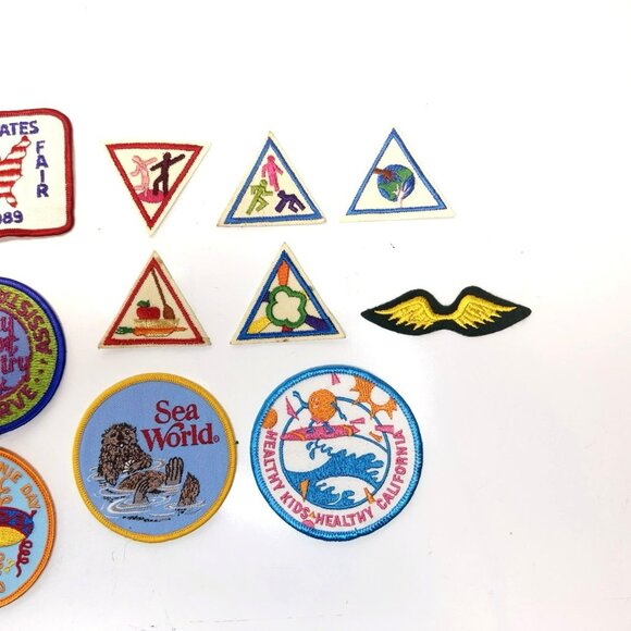 Vintage Girl Scouts Embroidered Patches Badges Assortment Set 1990 - Picture 3 of 5